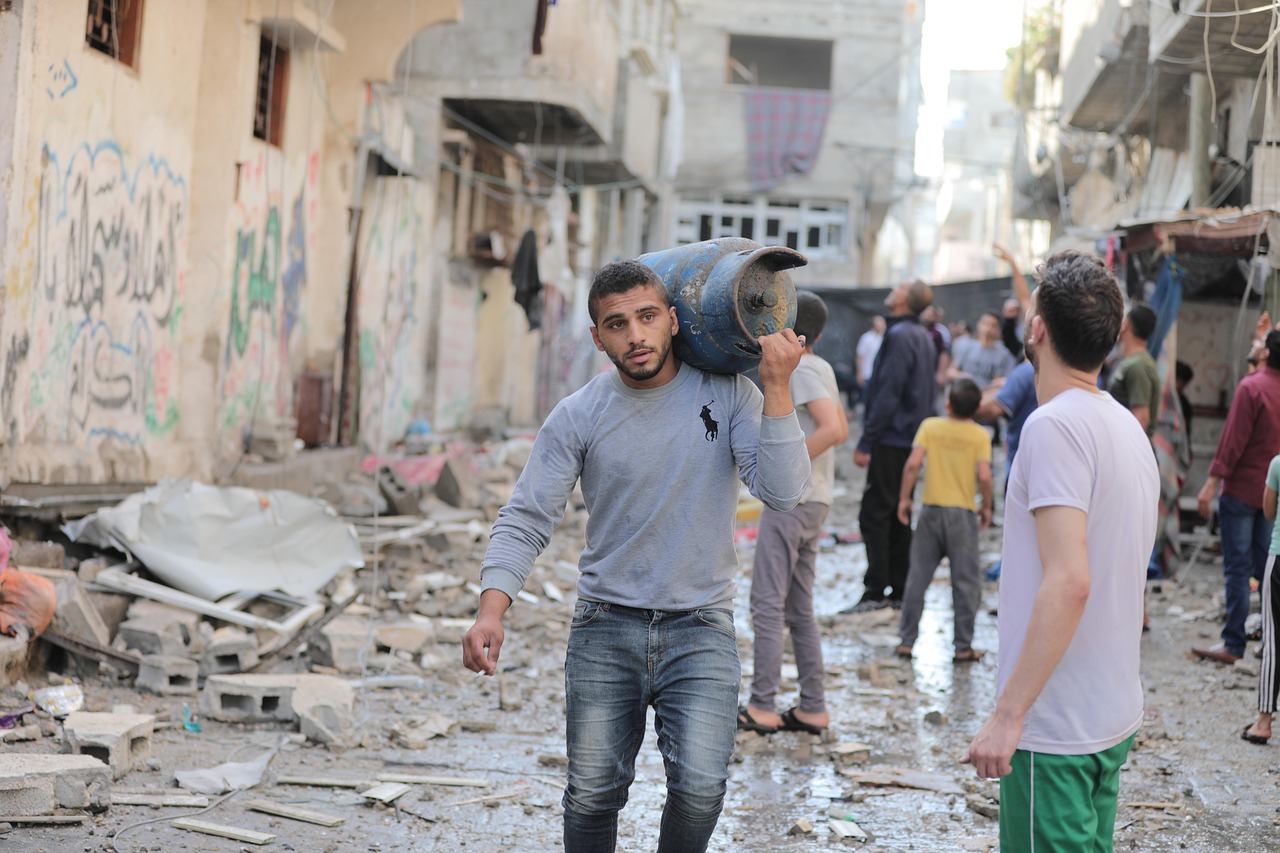 gérer la communication de crise en entreprise : stratégies essentielles à connaître découvrez les meilleures stratégies de communication de crise pour protéger votre image et gérer efficacement les situations d'urgence.